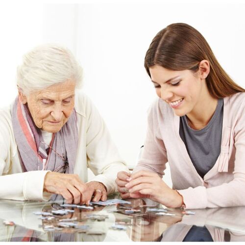 جليسة مسنين بالشهر جده