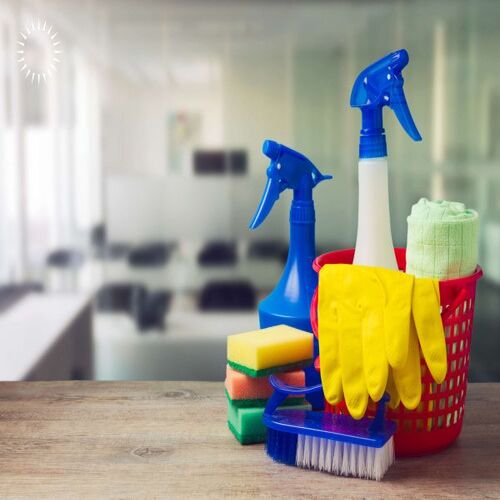 عاملات من اوغندا بالشهر